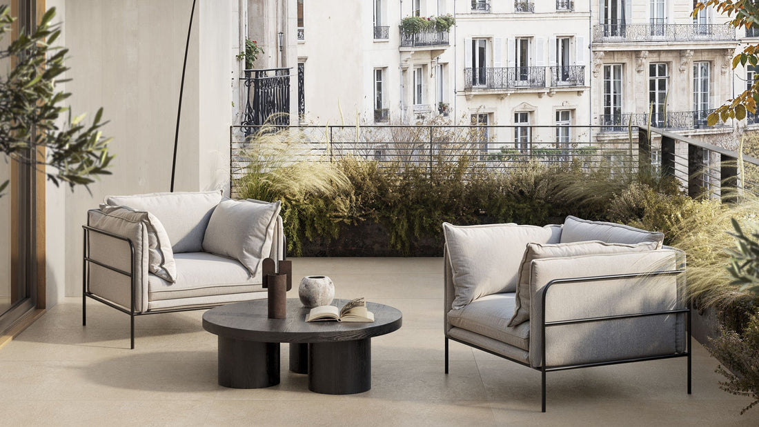 Sol en grès cérame effet pierre beige sur une terrasse à Paris — Carrelage Italien