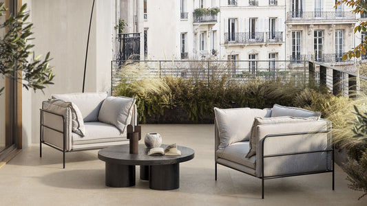 Sol en grès cérame effet pierre beige sur une terrasse à Paris — Carrelage Italien